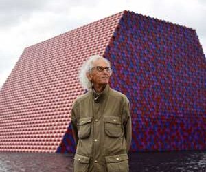 MIÉRT CSOMAGOL BE VALAKI EGY ÉPÜLETET?!